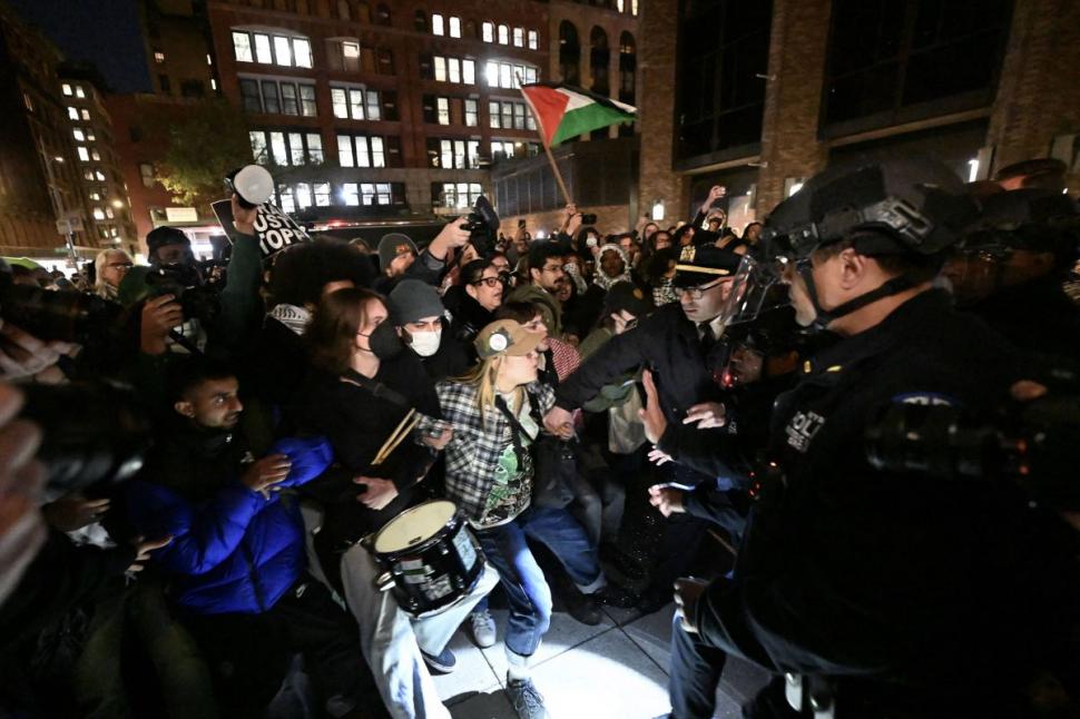 Haos și violențe în universitățile din SUA. Poliția a tras cu gloanțe de cauciuc la UCLA și cu muniție reală la New York. Mesajul lui Joe Biden 900563