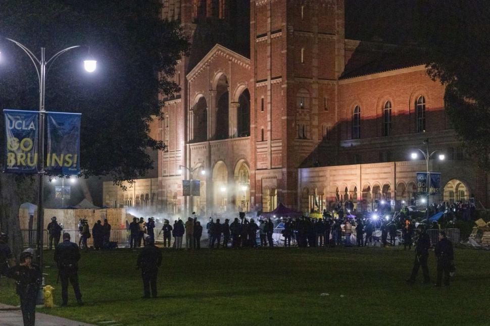 Haos și violențe în universitățile din SUA. Poliția a tras cu gloanțe de cauciuc la UCLA și cu muniție reală la New York. Mesajul lui Joe Biden 900565