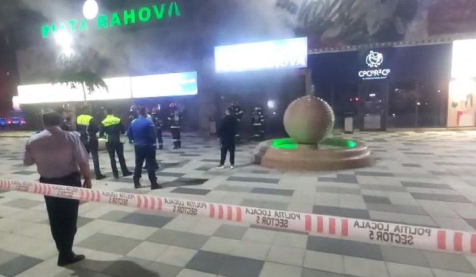 Incendiu în Piaţa Rahova din Bucureşti. Pompierii au intervenit cu mai multe autospeciale