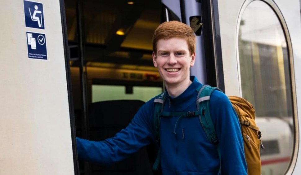 Prețul plătit pe an de un adolescent pentru a locui în tren, la clasa I, în Germania: "Pot decide în fiecare zi unde vreau să merg"