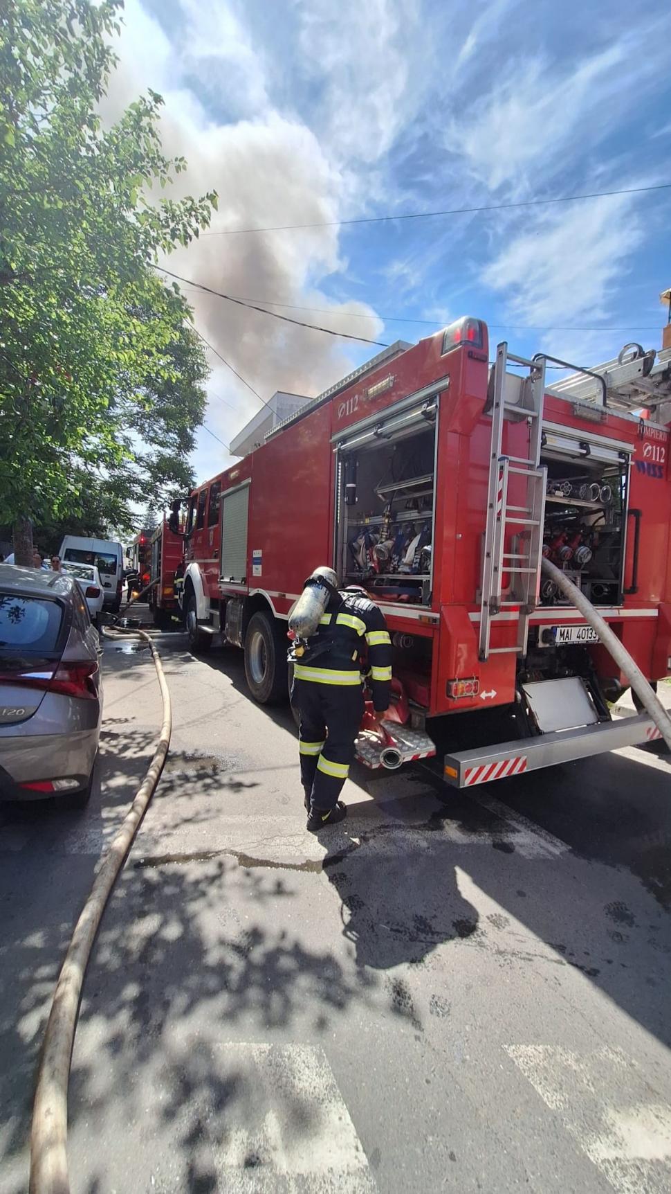 Incendiu puternic în București | Două case au luat foc în Sectorul 2 901050