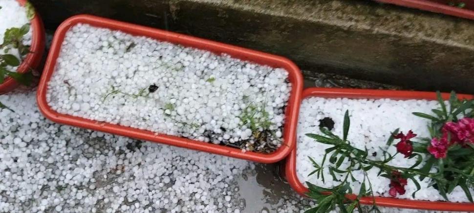 Vremea rea a făcut ravagii în țară: străzi inundate, case distruse | ”În 42 de ani, e prima oară când văd așa ceva. Mi-a distrus tot” 900972