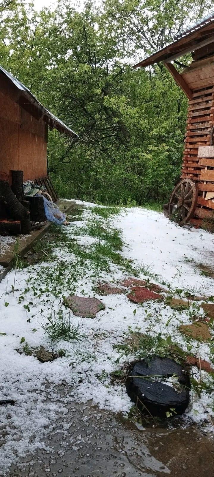 Vremea rea a făcut ravagii în țară: străzi inundate, case distruse | ”În 42 de ani, e prima oară când văd așa ceva. Mi-a distrus tot” 900973