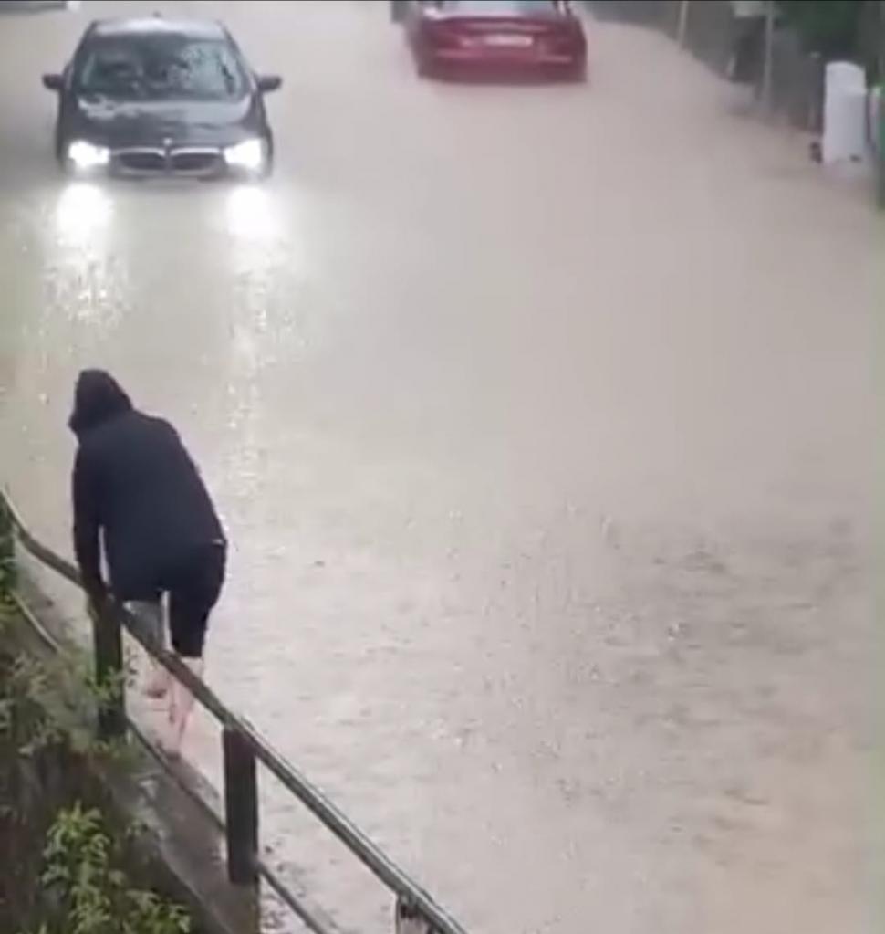 Vremea rea a făcut ravagii în țară: străzi inundate, case distruse | ”În 42 de ani, e prima oară când văd așa ceva. Mi-a distrus tot” 900975