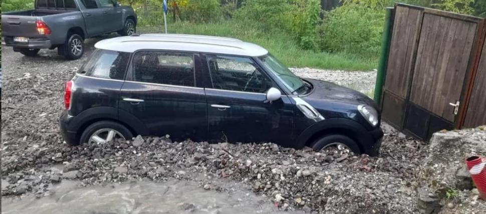 Vremea rea a făcut ravagii în țară: străzi inundate, case distruse | ”În 42 de ani, e prima oară când văd așa ceva. Mi-a distrus tot” 900976