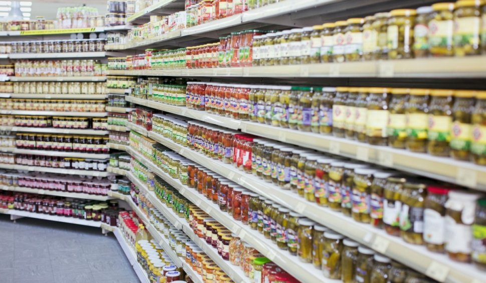 Primele semne ale deflației: prețuri mai mici la alimentele de bază. PSD menține plafonarea adaosului comercial