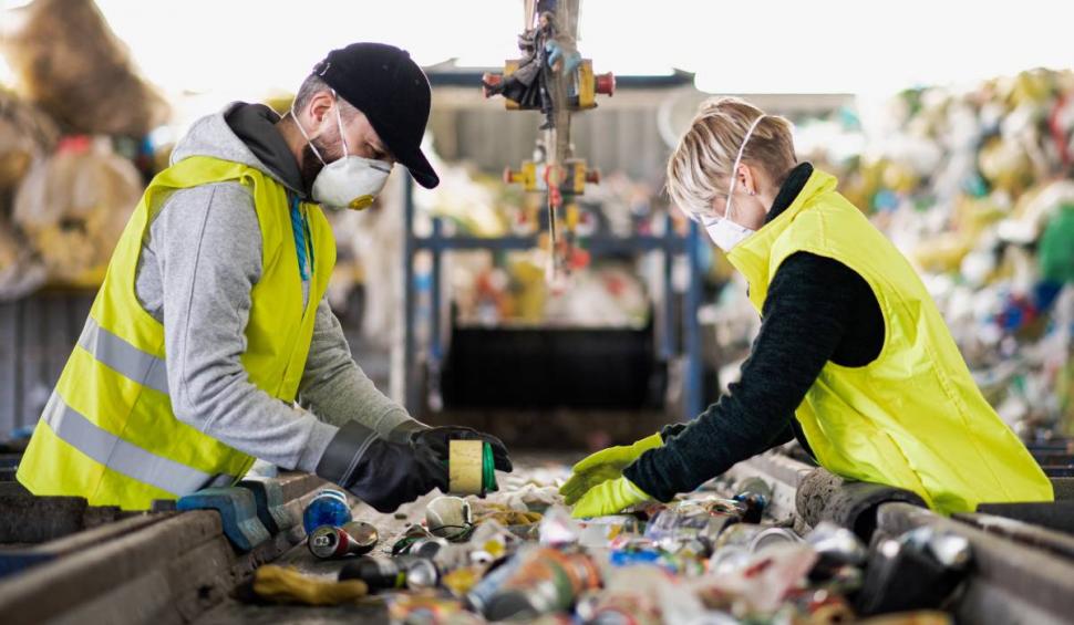 Supermarketul din România care îţi dă 1 leu pe orice sticlă reciclată, în loc de 50 de bani. Data până la care e valabilă promoția 901497