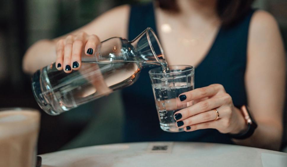 Supermarketul din România care îţi dă 1 leu pe orice sticlă reciclată, în loc de 50 de bani. Data până la care e valabilă promoția 901501