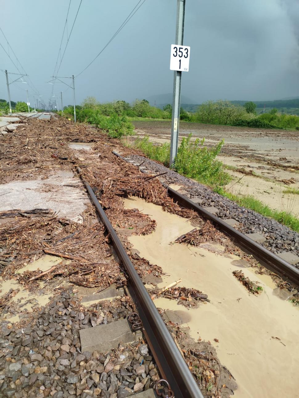 Trafic feroviar oprit din cauza unor viituri puternice. CFR adresează scuze călătorilor 901369
