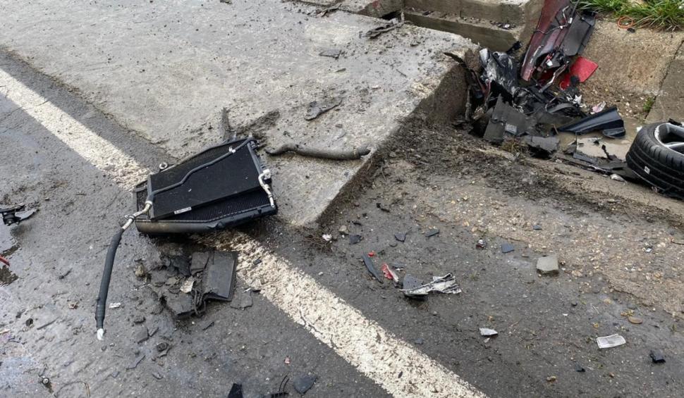 Ferrari distrus complet, într-un accident rutier grav, în Copăceni. Două persoane au fost rănite 901574