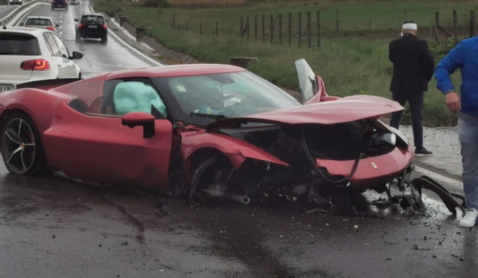 Ferrari distrus complet, într-un accident rutier grav, în Copăceni. Două persoane au fost rănite