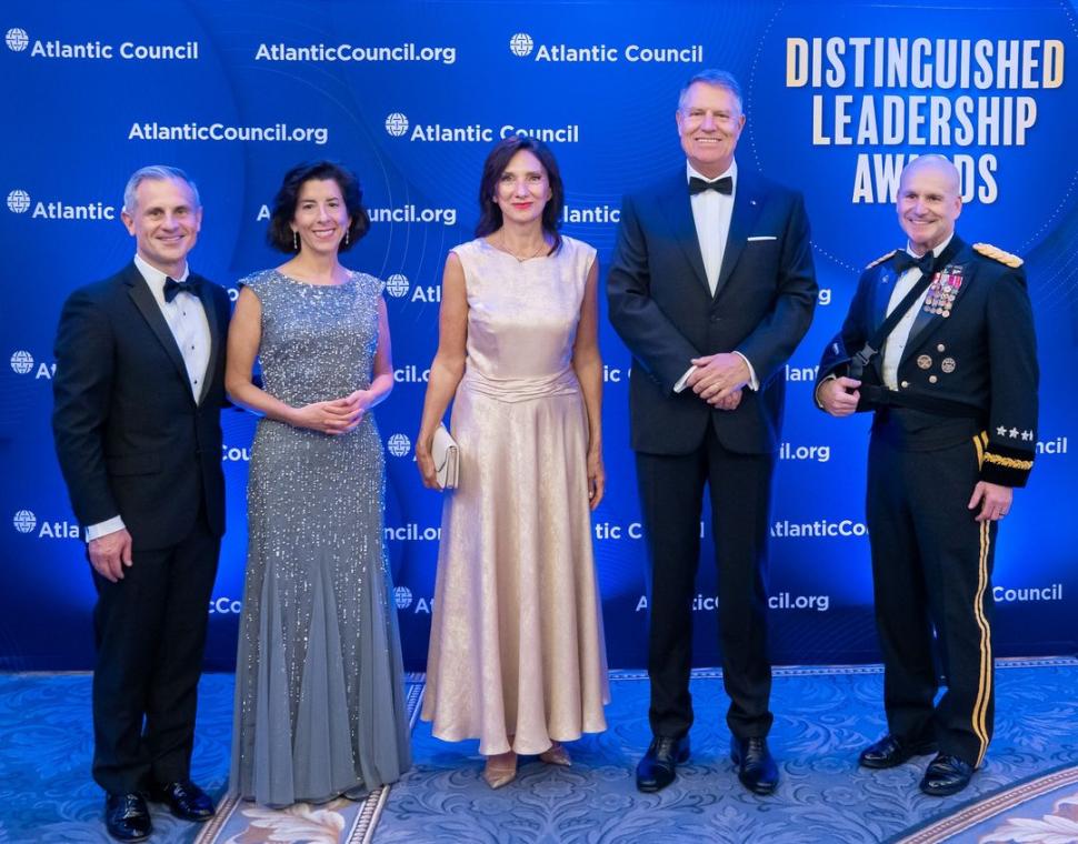 Klaus Iohannis, primul șef de stat european premiat la Washington pentru ”conducere internațională remarcabilă” 901417