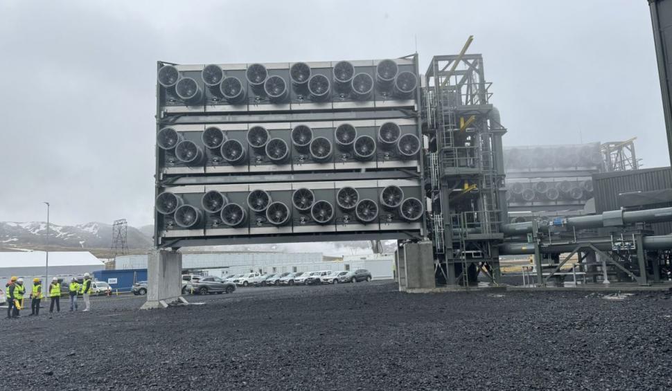 A intrat în funcțiune "Mamutul", cel mai mare aspirator planetar! Curăță aerul și trimite carbonul în pământ, dar activiștii de mediu îl critică 901429