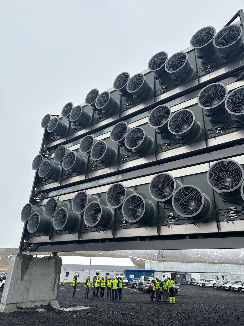 A intrat în funcțiune "Mamutul", cel mai mare aspirator planetar! Curăță aerul și trimite carbonul în pământ, dar activiștii de mediu îl critică 901430