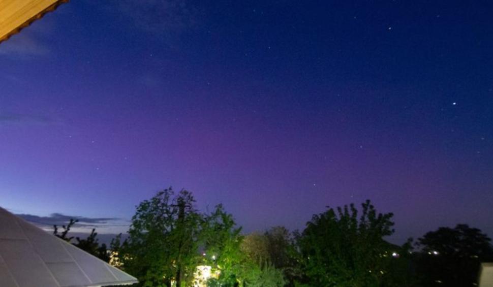 Imagini spectaculoase în România - Aurora boreală surprinsă de localnici în Bacău 901781