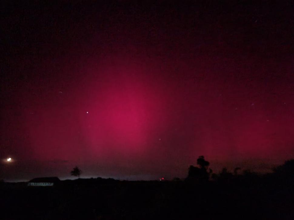 Cerul României, colorat de un fenomen rar. Imagini cu aurora boreală, surprinse în mai multe județe 901787