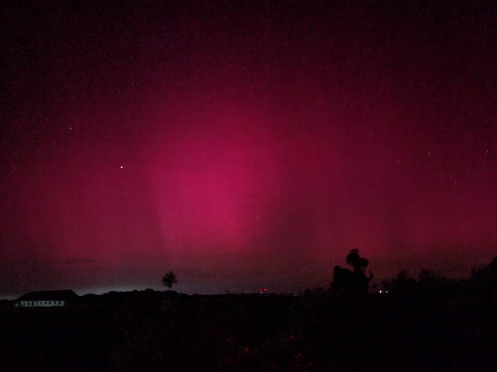 Cerul României, colorat de un fenomen rar. Imagini cu aurora boreală, surprinse în mai multe județe 901788