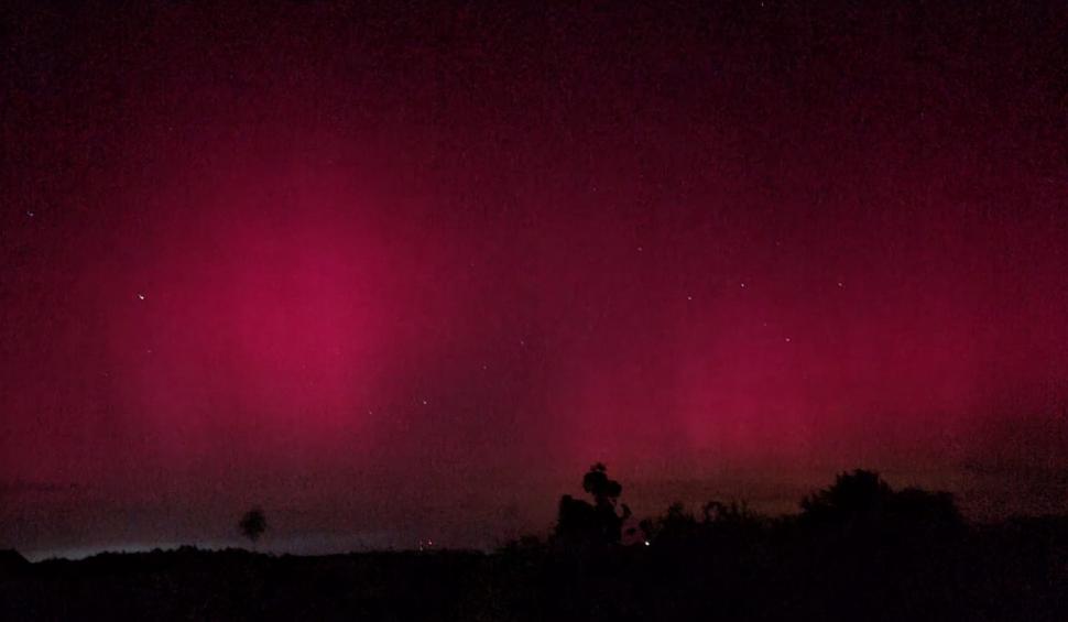 Cerul României, colorat de un fenomen rar. Imagini cu aurora boreală, surprinse în mai multe județe 901796