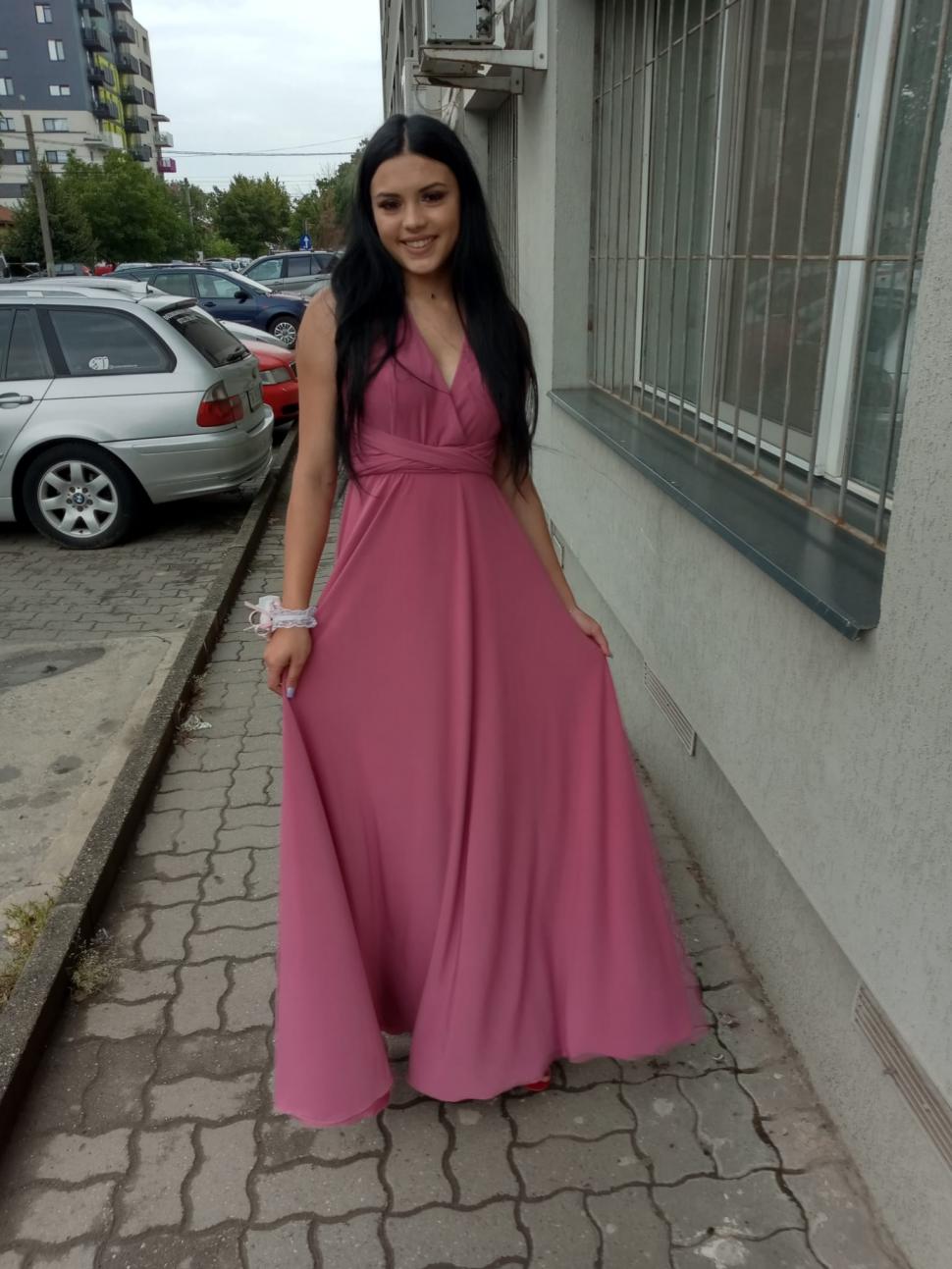 Ea este Moni, fata de 17 ani care şi-a pierdut viaţa în accidentul groaznic de lângă Timişoara: "Păpușa mea, prea repede ai plecat printre îngeri" 901971