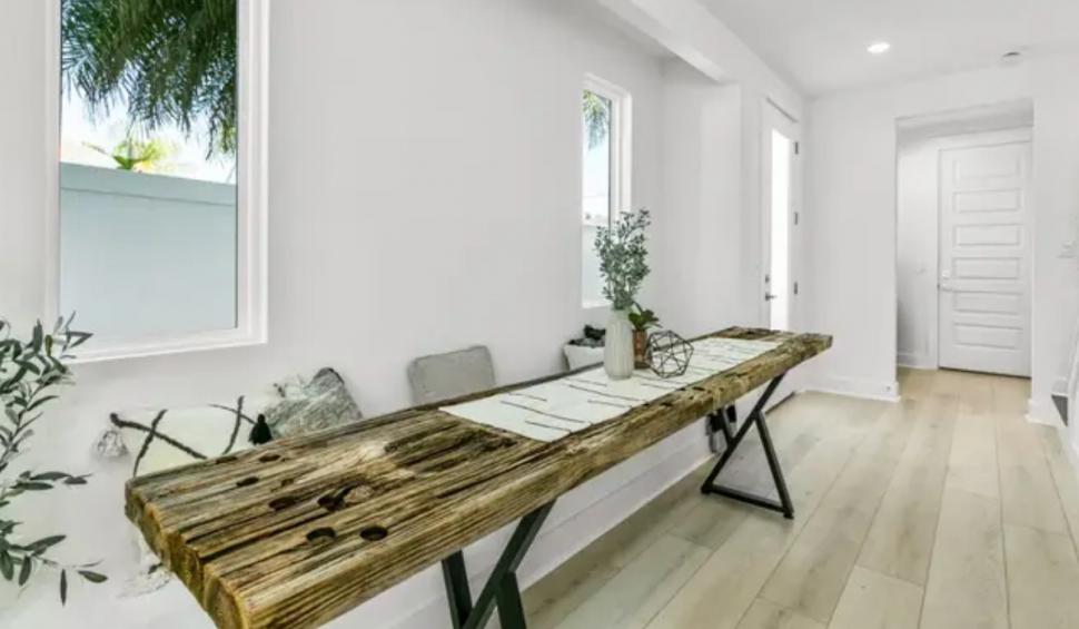 "Este pură răutate" | Scandal pe o casă cu o lăţime de trei metri, pusă la vânzare la un preţ uriaş, în Florida 902032