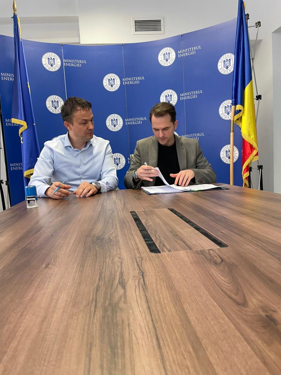 Ministrul Energiei a semnat o nouă finanțare pentru construirea de panouri solare pentru consum propriu 902224