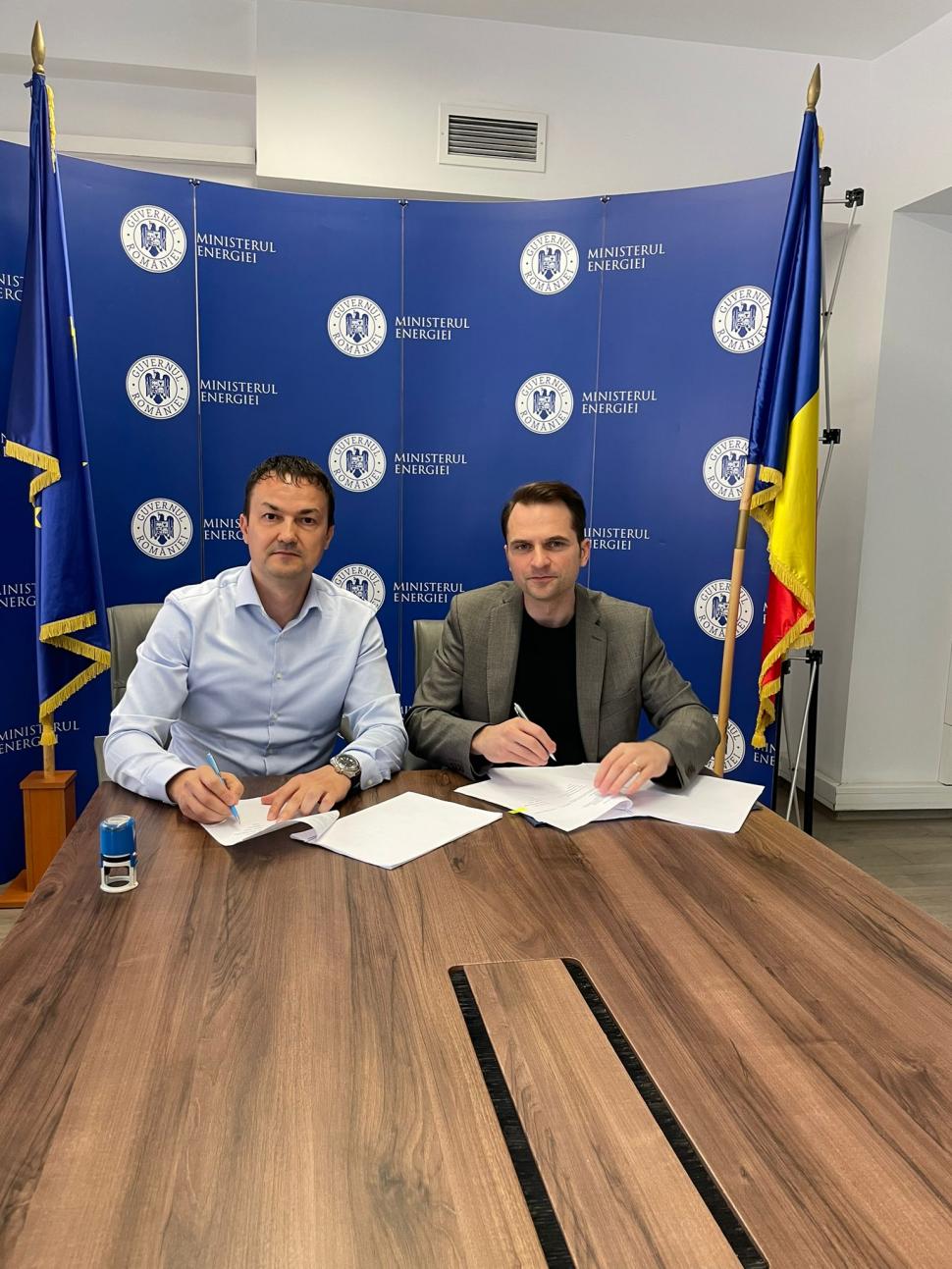 Ministrul Energiei a semnat o nouă finanțare pentru construirea de panouri solare pentru consum propriu 902225