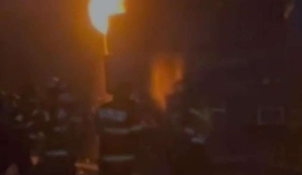 Panică la Poarta Albă, după ce o locomotivă a luat foc. Mecanicul a sunat la 112 902468