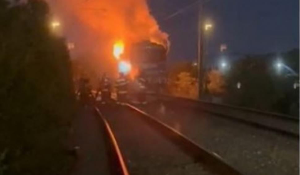 Panică la Poarta Albă, după ce o locomotivă a luat foc. Mecanicul a sunat la 112 902469