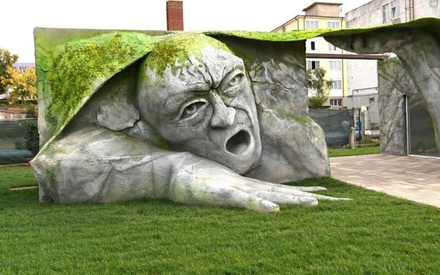 Nou parc inedit în România. Are un sat al piticilor, un teatru de vară şi o căsuță-restaurant 902457