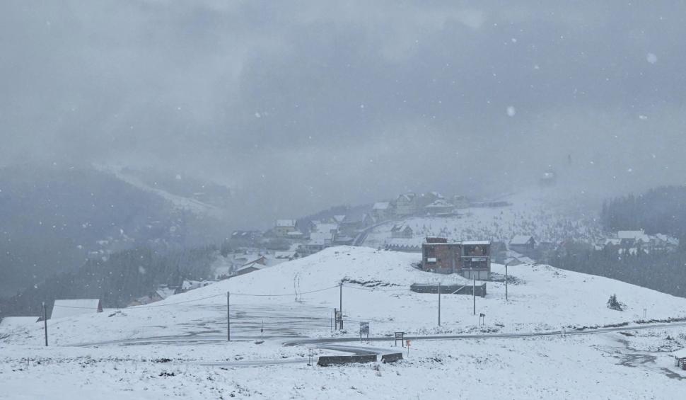 "O zi plăcută, de la Rânca" | Ninge în toiul lunii mai, pe Transalpina. Avertisment pentru șoferi 902315