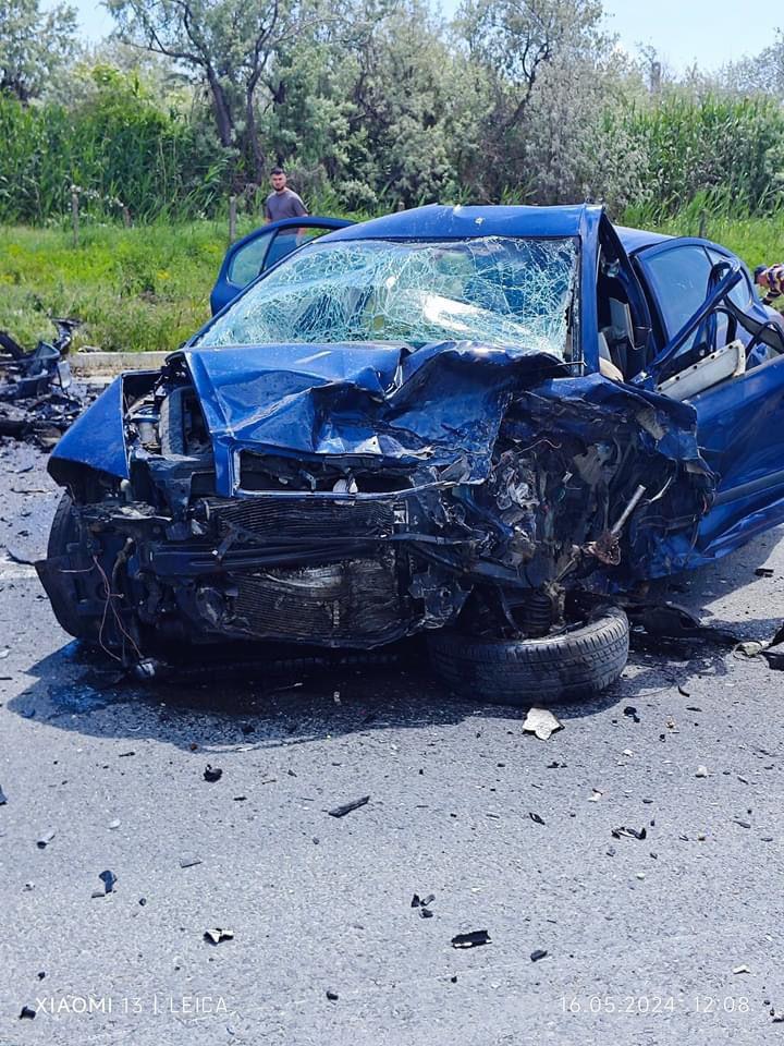 Accident mortal pe drumul dintre Năvodari şi Corbu, după ce un şofer s-ar fi uitat pe telefon şi a pătruns pe contrasens 902558