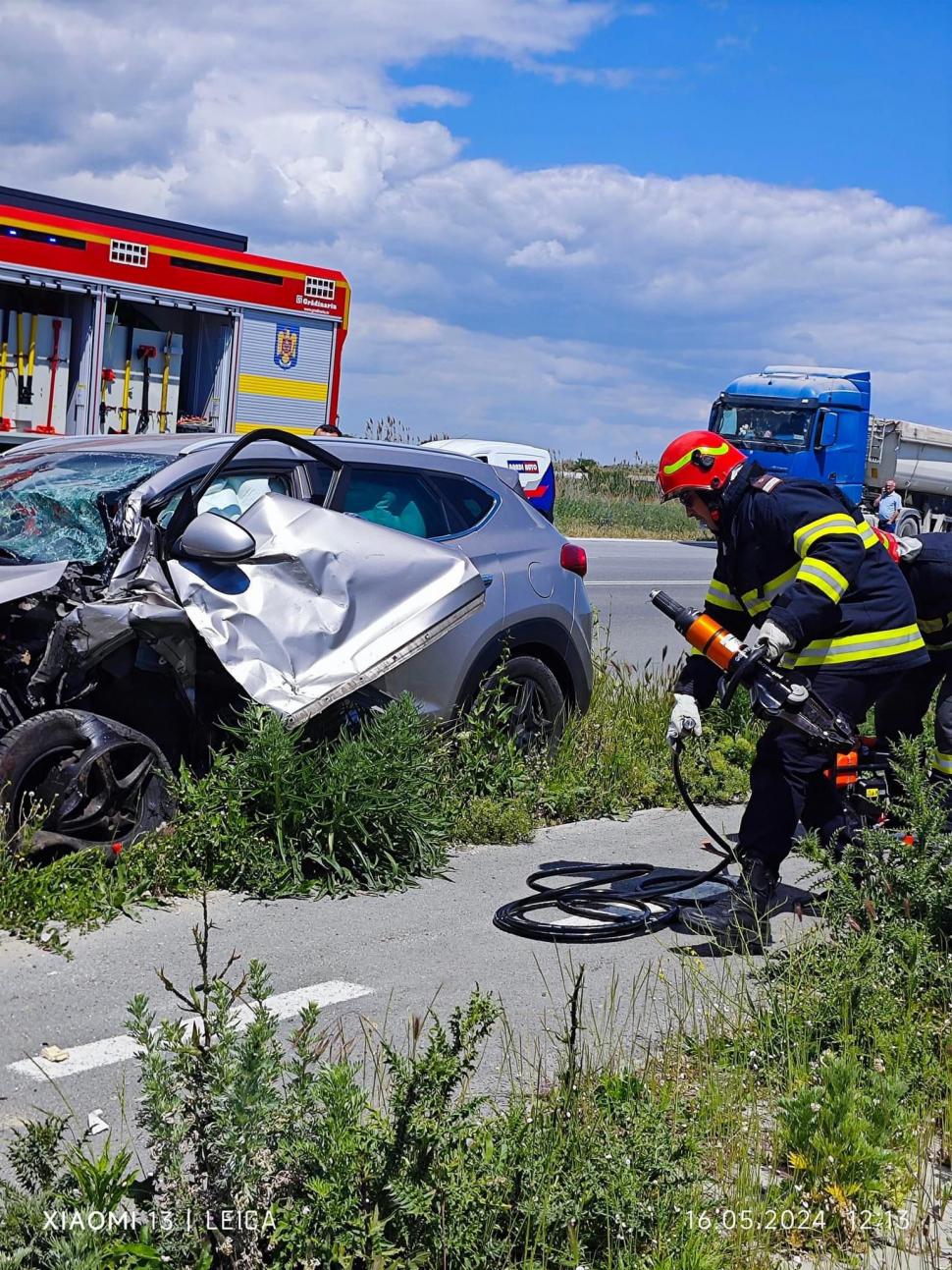Accident mortal pe drumul dintre Năvodari şi Corbu, după ce un şofer s-ar fi uitat pe telefon şi a pătruns pe contrasens 902559