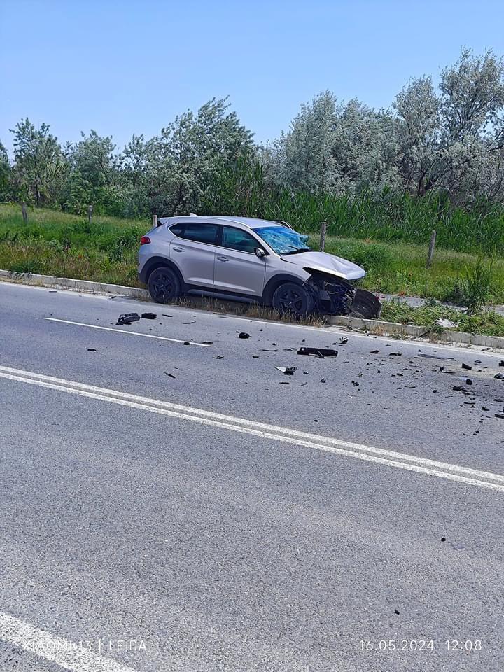 Accident mortal pe drumul dintre Năvodari şi Corbu, după ce un şofer s-ar fi uitat pe telefon şi a pătruns pe contrasens 902560