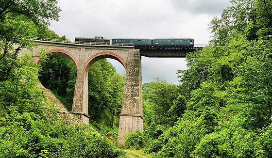 Cea mai frumoasă cale ferată montană din România! Este unică în lume 902420