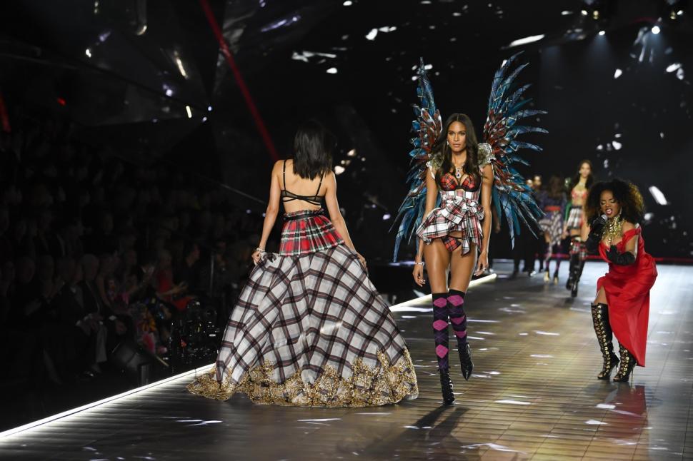 Celebra paradă de modă Victoria's Secret revine, după o pauză de şase ani: "Va oferi exact ce au cerut clienţii noştri" 902501