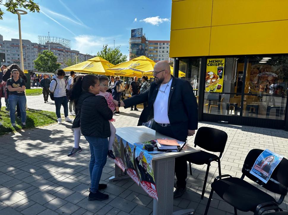 Cristian Popescu Piedone s-a ținut de cuvânt și a organizat o dezbatere în mijlocul bucureștenilor. Ceilalți contracandidați au dat bir cu fugiții 902633