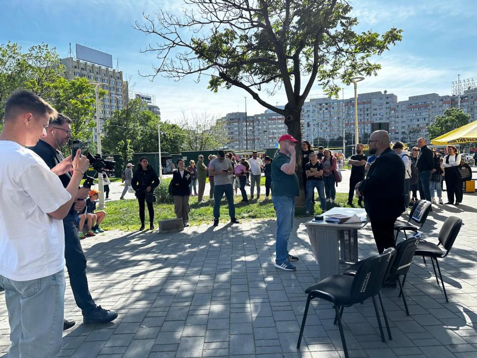 Cristian Popescu Piedone s-a ținut de cuvânt și a organizat o dezbatere în mijlocul bucureștenilor. Ceilalți contracandidați au dat bir cu fugiții 902634