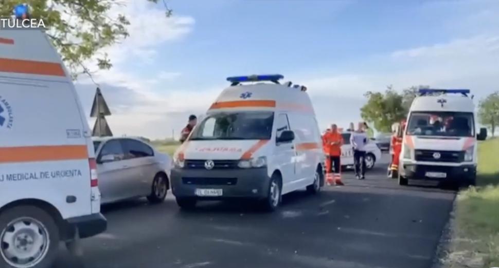 Opt persoane au fost rănite grav, în urma unui accident între două mașini, pe DN 22, între Tulcea și Constanța 902820