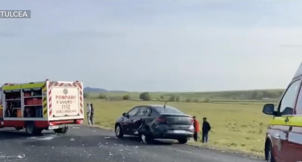 Opt persoane au fost rănite grav, în urma unui accident între două mașini, pe DN 22, între Tulcea și Constanța 902821