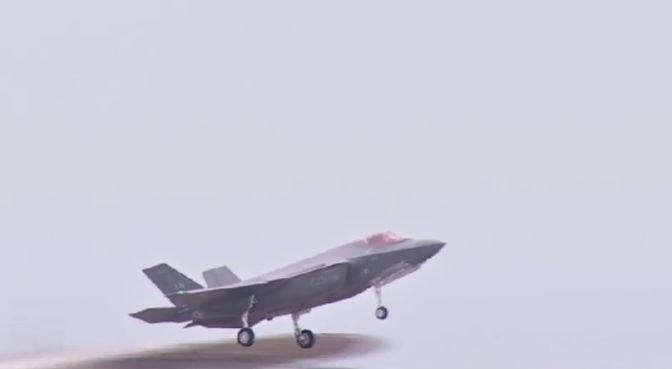 Cel mai performant avion de luptă din lume a executat o aterziare perfectă la Băneasa. Aparatul F-35 a venit cu o misiune specială 903166