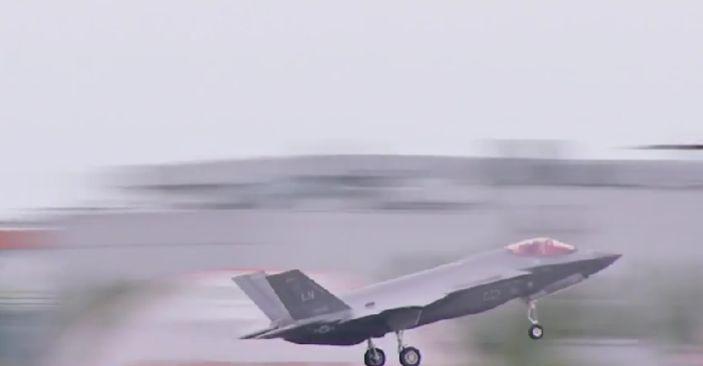 Cel mai performant avion de luptă din lume a executat o aterziare perfectă la Băneasa. Aparatul F-35 a venit cu o misiune specială 903167