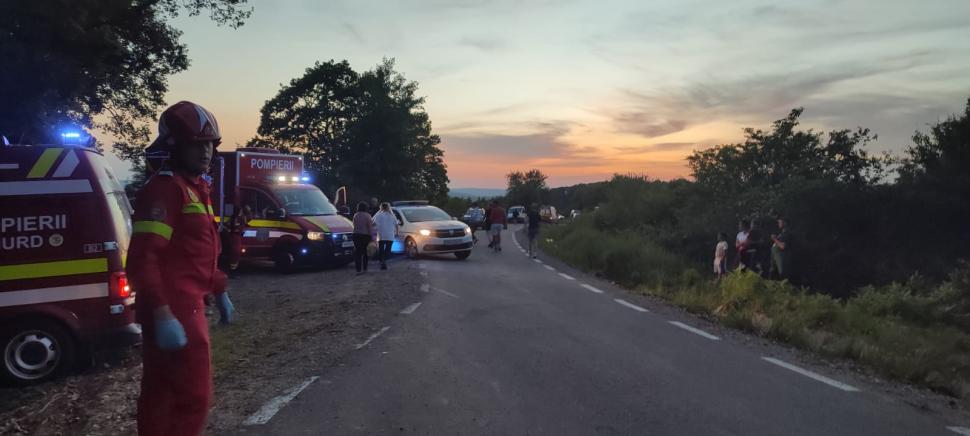 Accidentul cu opt victime din Bistrița-Năsăud, provocat de un tânăr de 16 ani. Băiatul era la volan și a murit pe loc, iar prietenii săi au ajuns la spital 903444