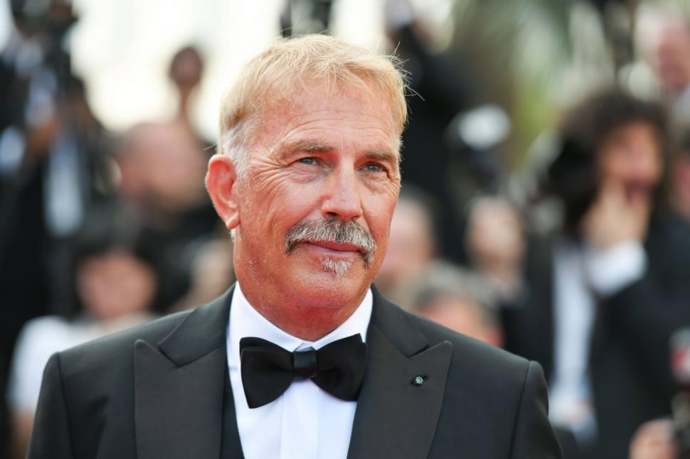 Momentul în care actorul Kevin Costner izbucnește în lacrimi, la Cannes, după prezentarea filmului pentru care și-a ipotecat casa 903425