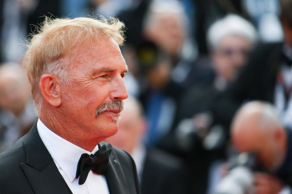 Momentul în care actorul Kevin Costner izbucnește în lacrimi, la Cannes, după prezentarea filmului pentru care și-a ipotecat casa 903427