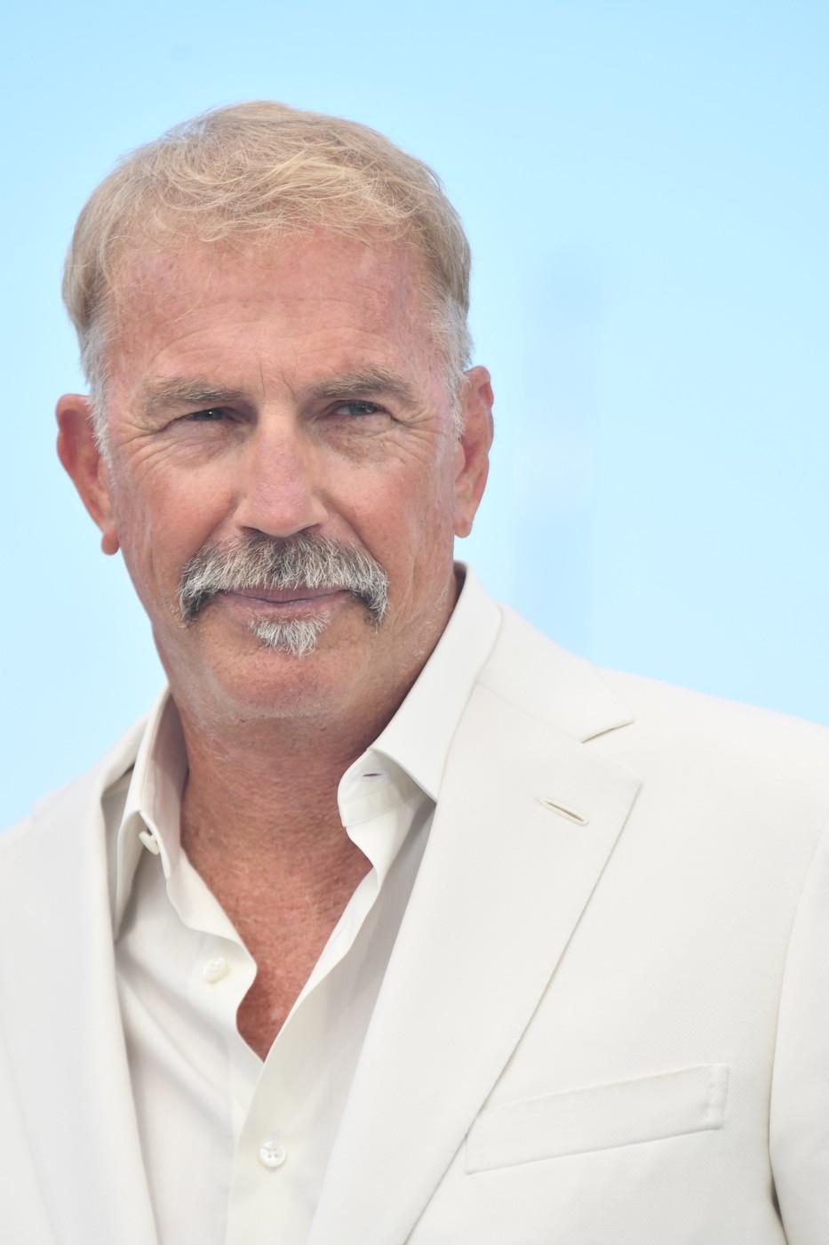 Momentul în care actorul Kevin Costner izbucnește în lacrimi, la Cannes, după prezentarea filmului pentru care și-a ipotecat casa 903429