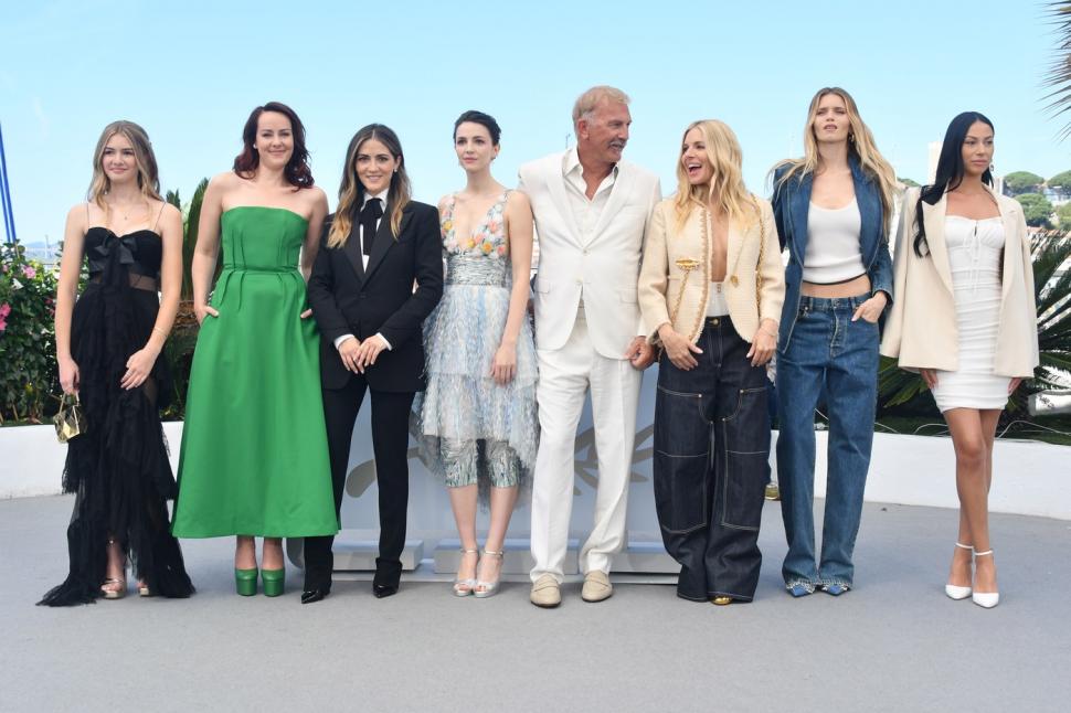 Momentul în care actorul Kevin Costner izbucnește în lacrimi, la Cannes, după prezentarea filmului pentru care și-a ipotecat casa 903430