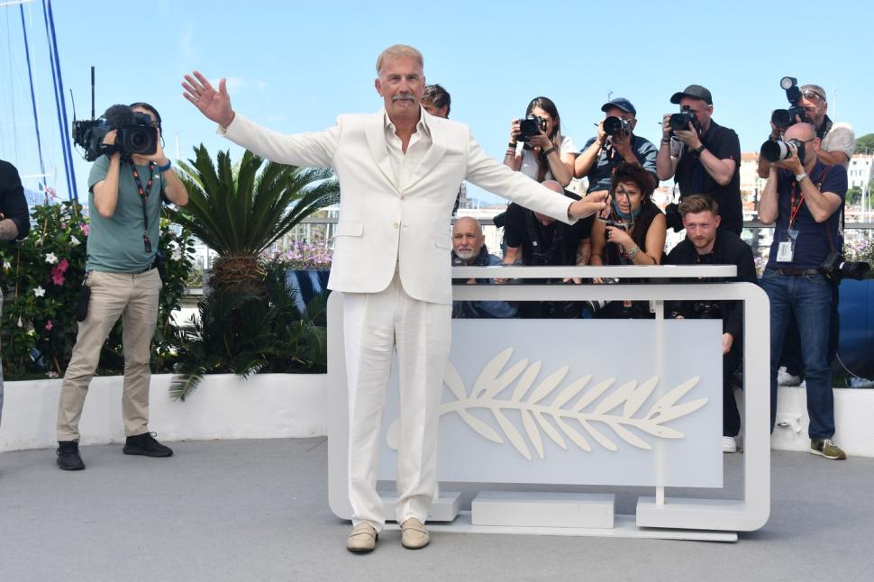 Momentul în care actorul Kevin Costner izbucnește în lacrimi, la Cannes, după prezentarea filmului pentru care și-a ipotecat casa 903431