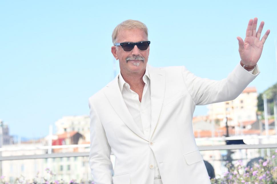 Momentul în care actorul Kevin Costner izbucnește în lacrimi, la Cannes, după prezentarea filmului pentru care și-a ipotecat casa 903432