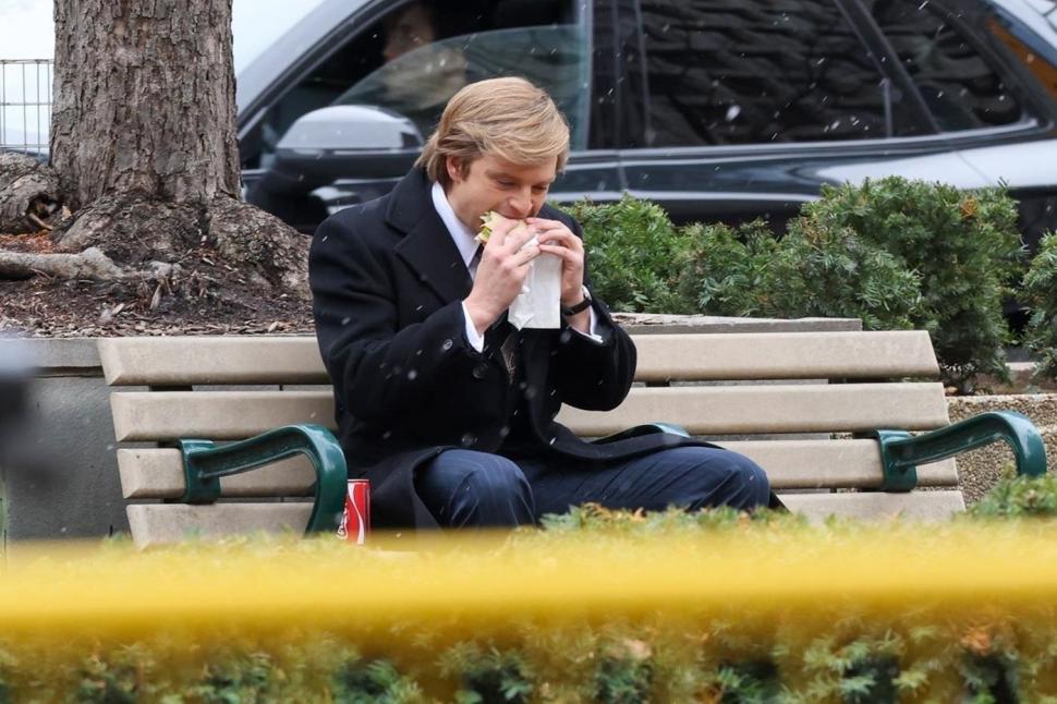 "Dacă eram în baie, îl ascultam": Actorul român Sebastian Stan a povestit, la Cannes, cum s-a pregătit pentru rolul lui Trump în noul film 903381