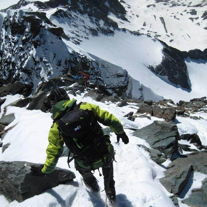 Un alpinist român a murit într-o tabără de pe Everest. Ghidul lui l-a găsit fără suflare, în cort 903434